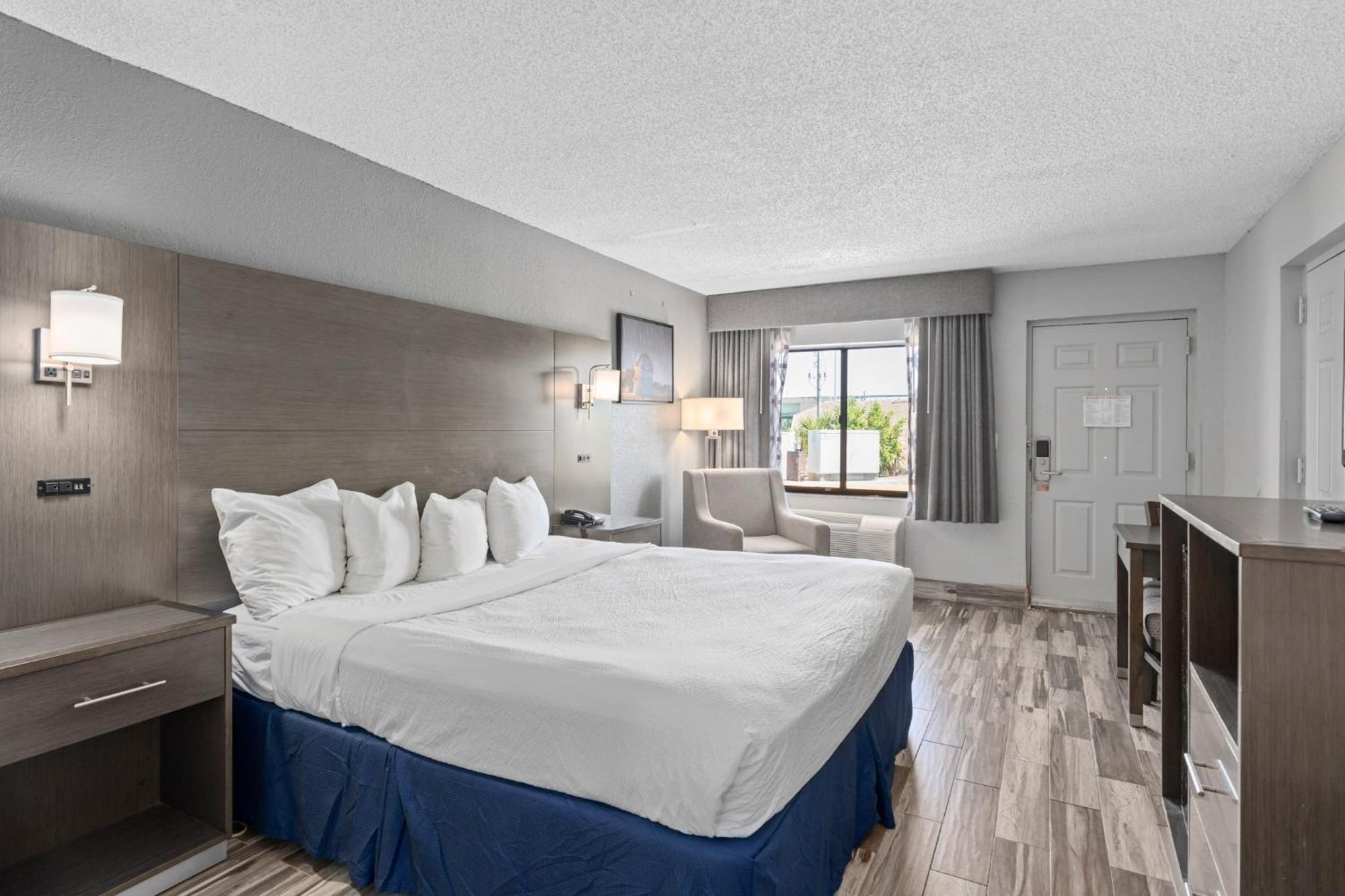 Отель Baymont By Wyndham Orlando East Alafaya Экстерьер фото