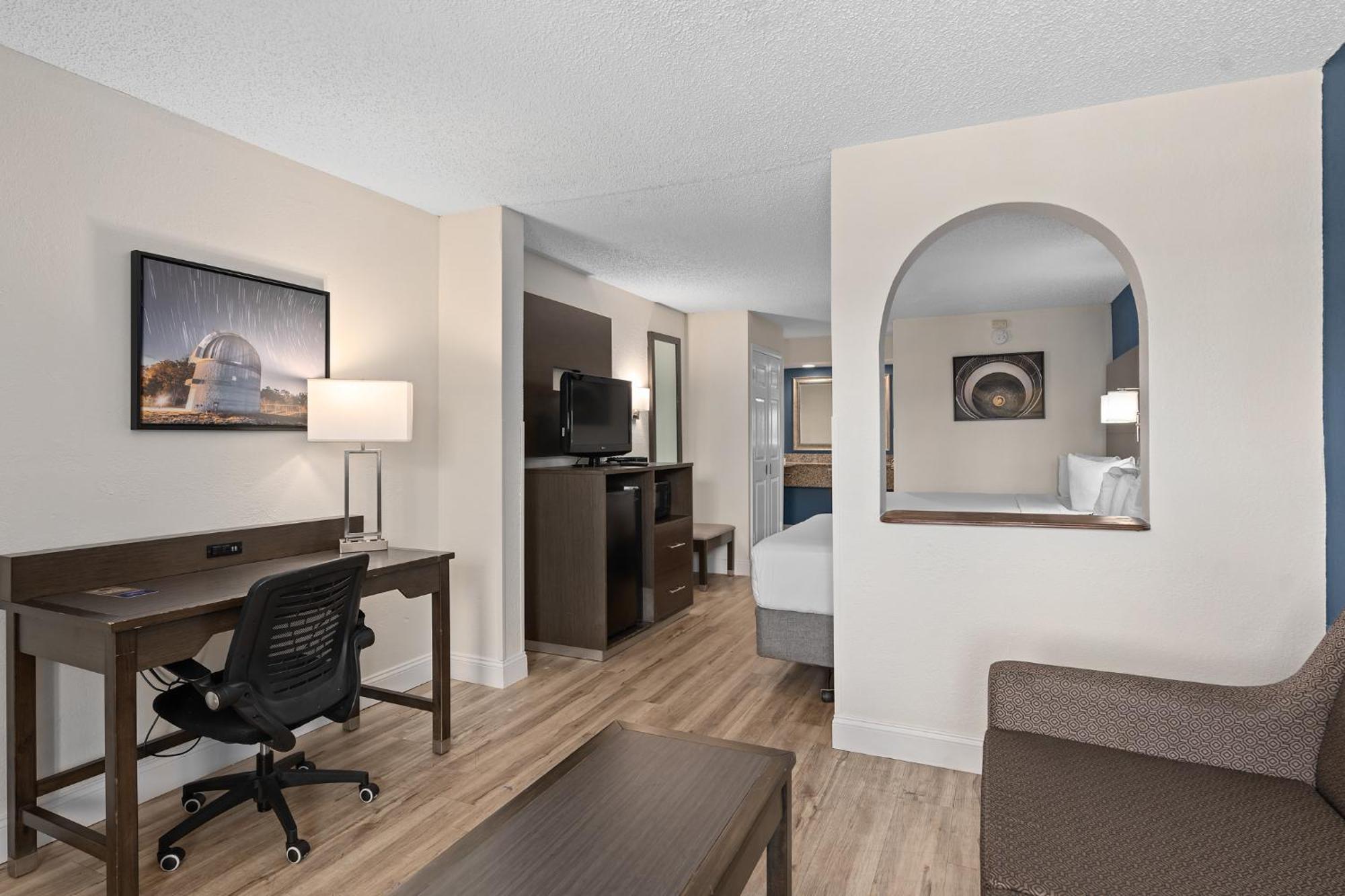 Отель Baymont By Wyndham Orlando East Alafaya Экстерьер фото