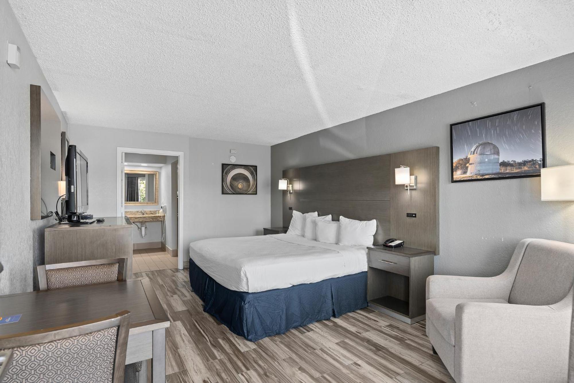 Отель Baymont By Wyndham Orlando East Alafaya Экстерьер фото