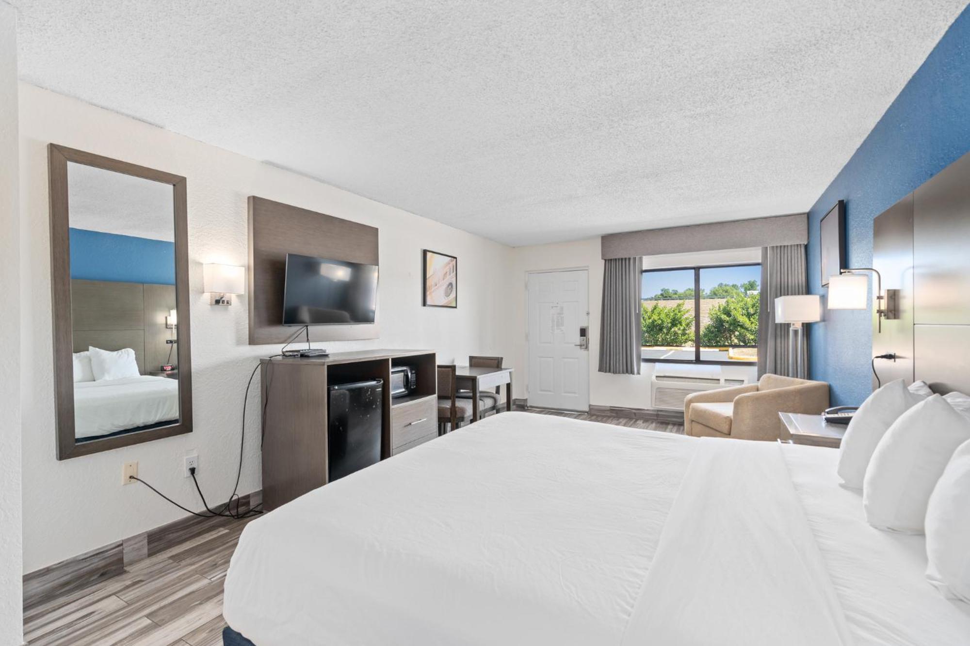 Отель Baymont By Wyndham Orlando East Alafaya Экстерьер фото