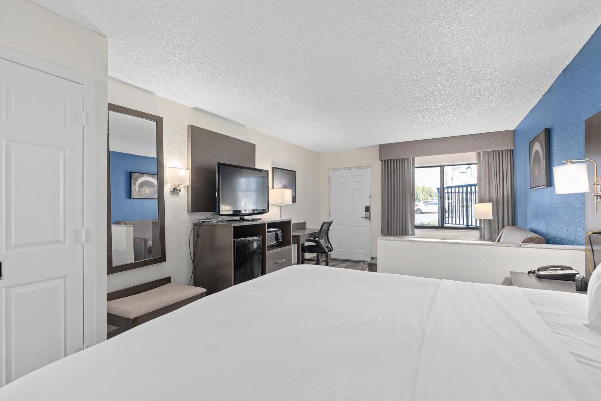 Отель Baymont By Wyndham Orlando East Alafaya Экстерьер фото