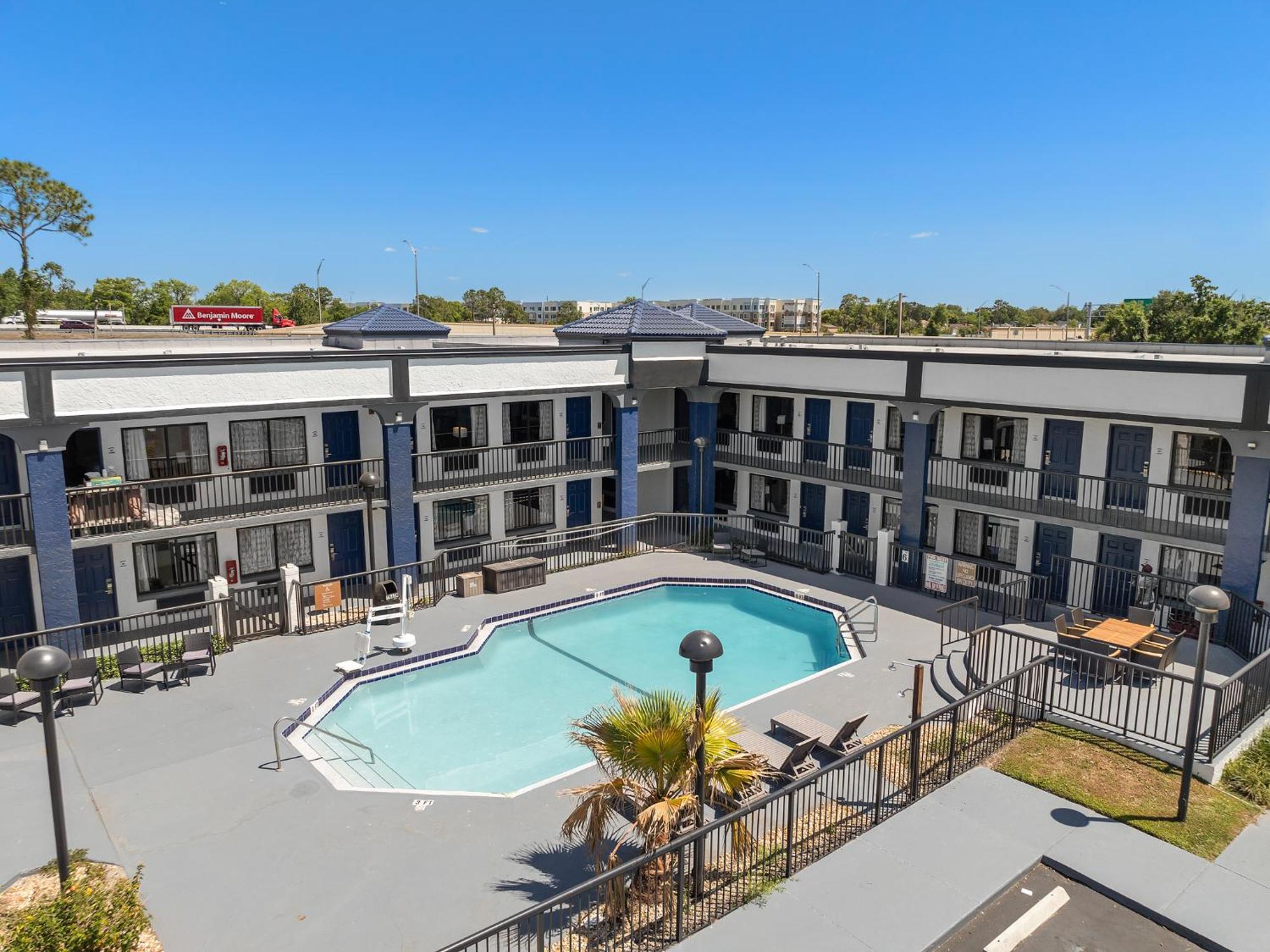 Отель Baymont By Wyndham Orlando East Alafaya Экстерьер фото