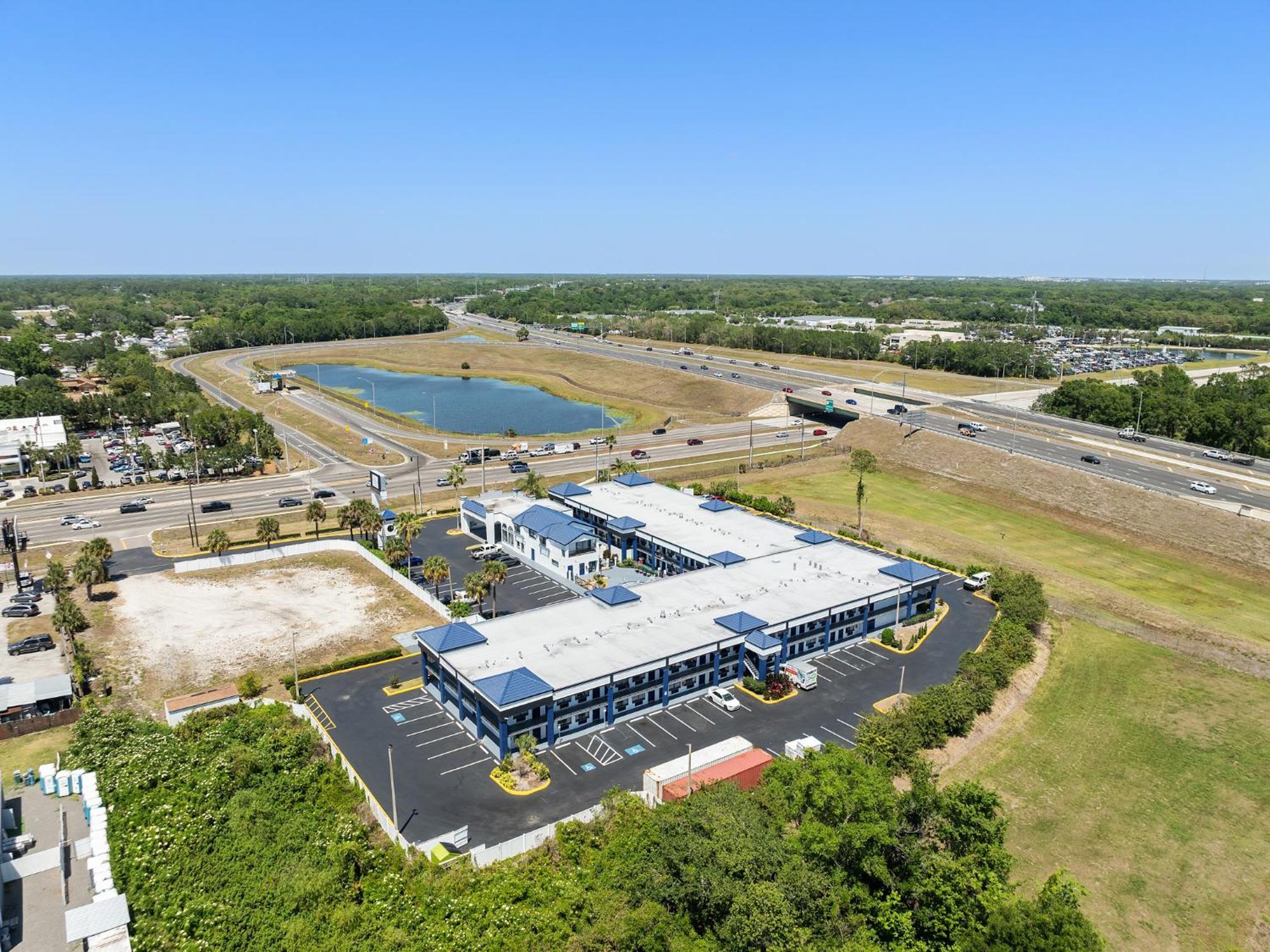 Отель Baymont By Wyndham Orlando East Alafaya Экстерьер фото