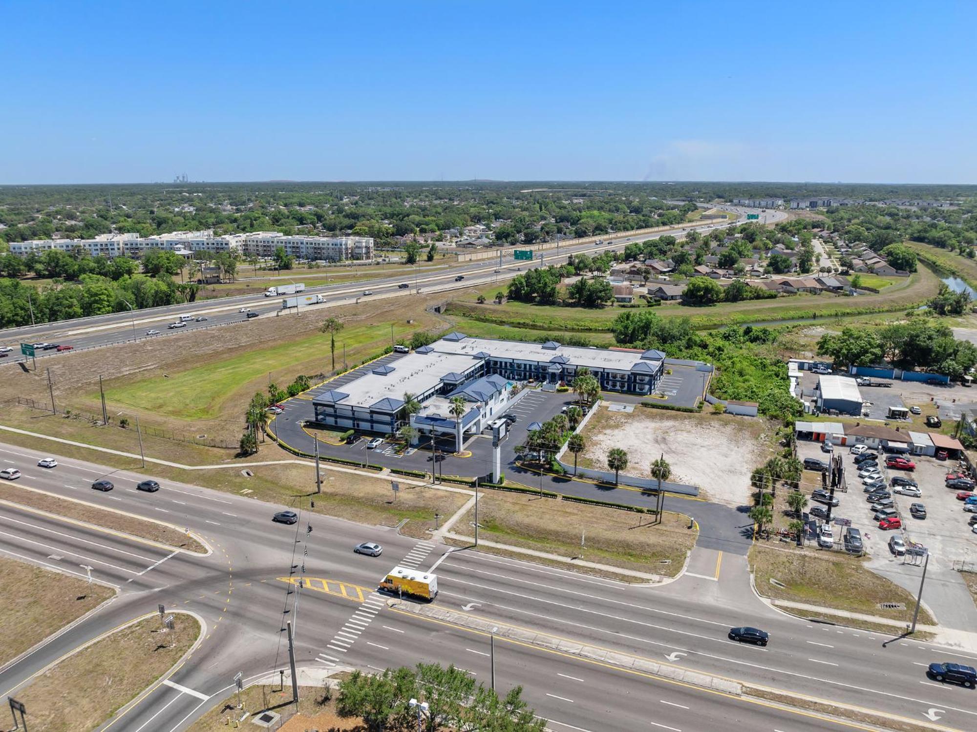 Отель Baymont By Wyndham Orlando East Alafaya Экстерьер фото
